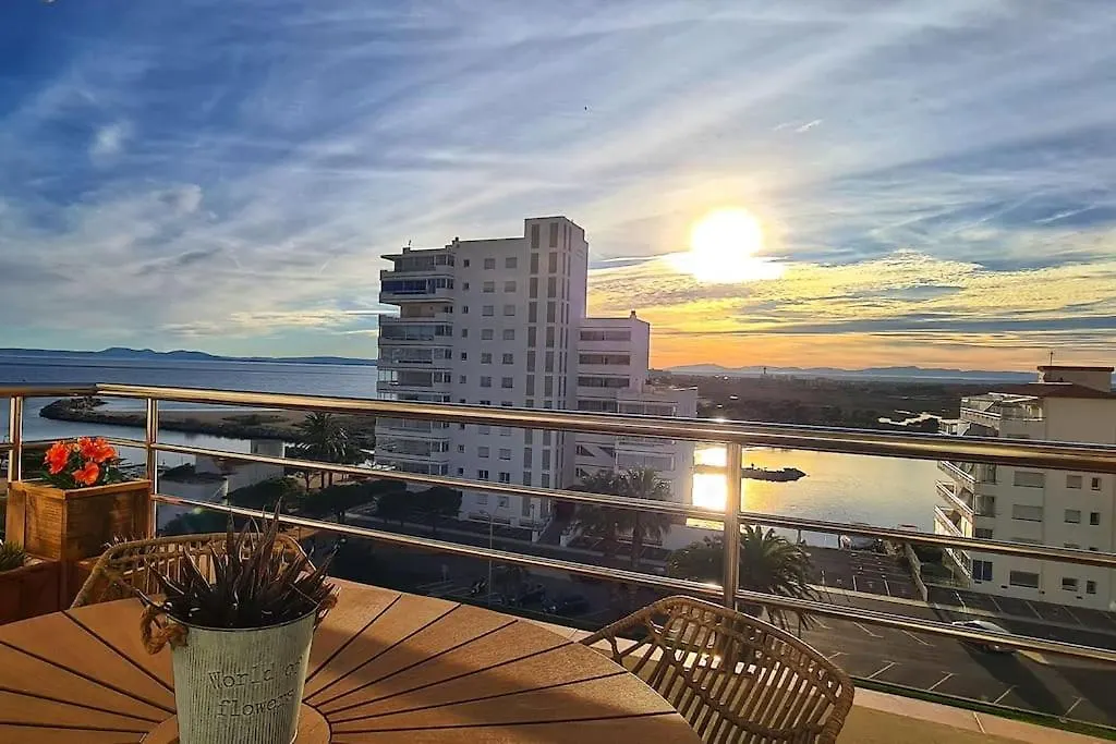 Sunsetmare Vacational Apartment Roses Spain